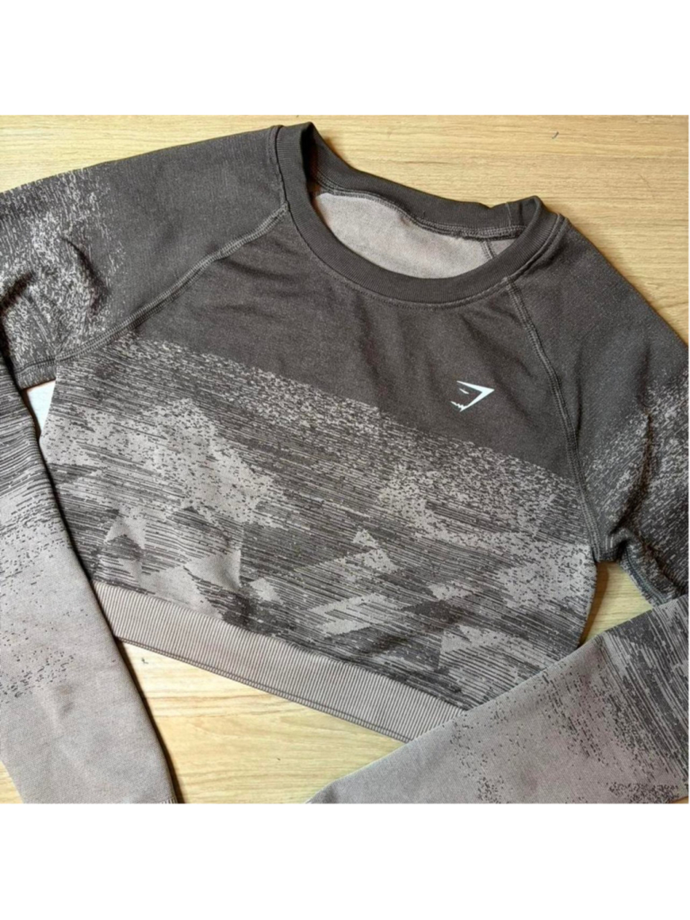 Gymshark seamless crop sweatshirt is in Used - Excellent condition with no visib